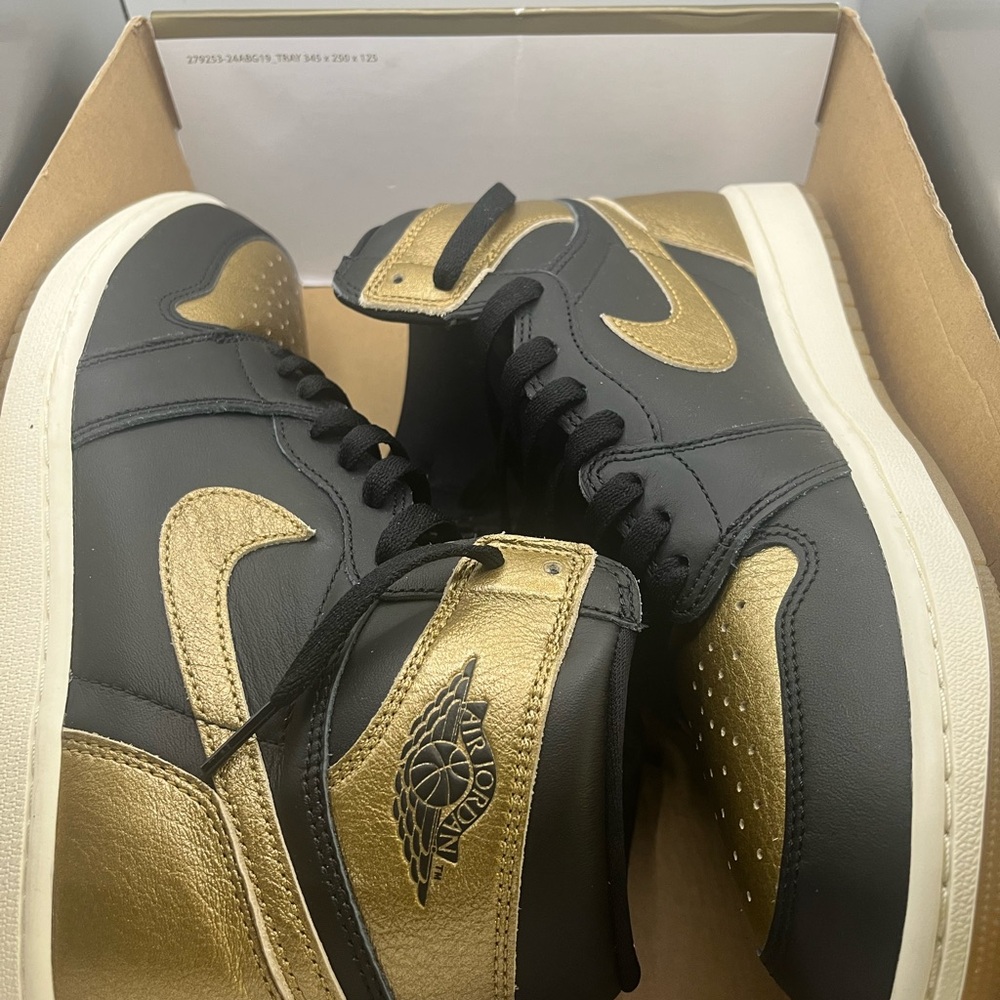 11.5M Air Jordan 1 Black Gold 11.5M Premium Edition